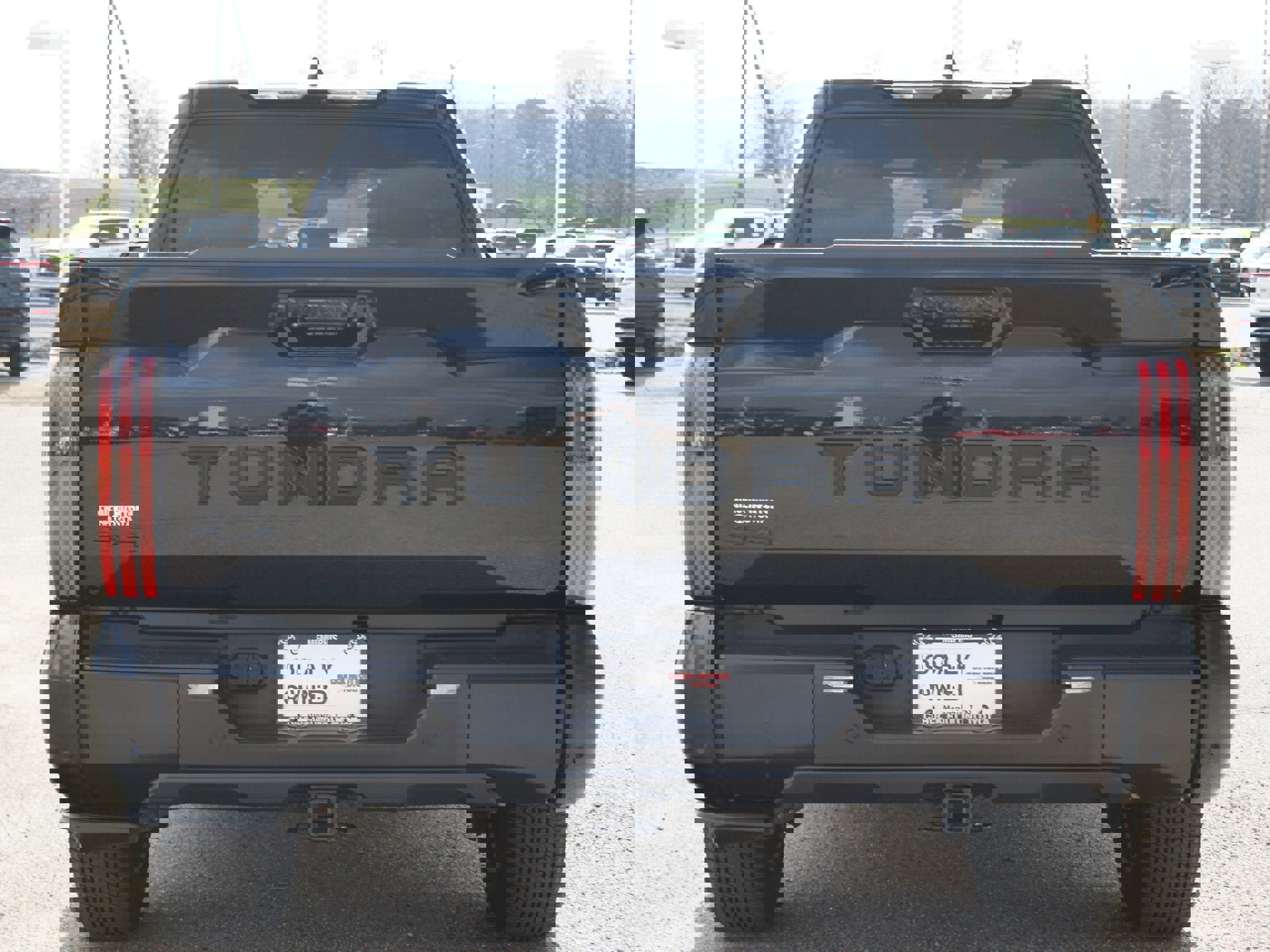 Used 2024 Toyota Tundra Platinum image 3