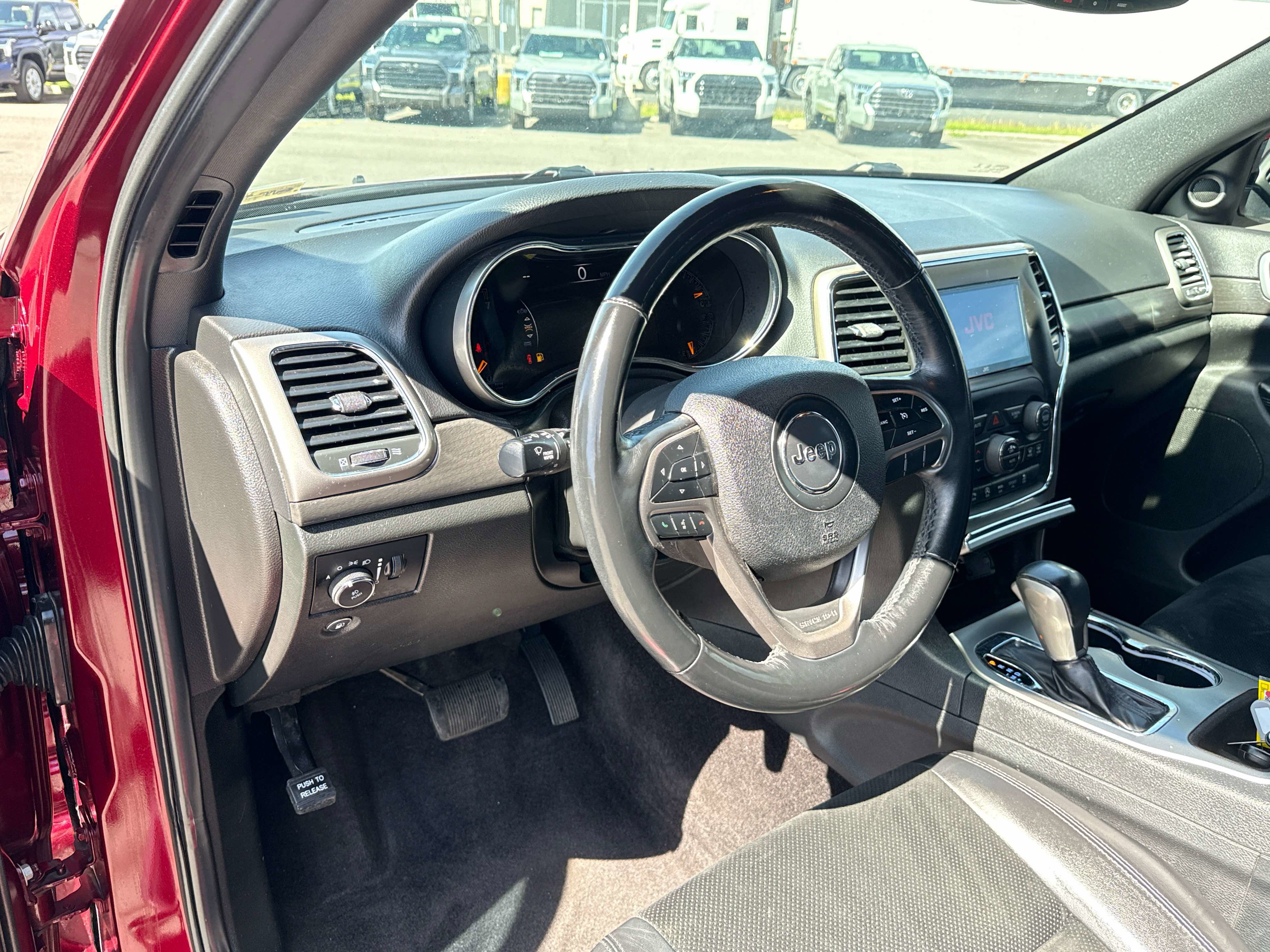Used 2018 Jeep Grand Cherokee Altitude AWD/4WD image 10