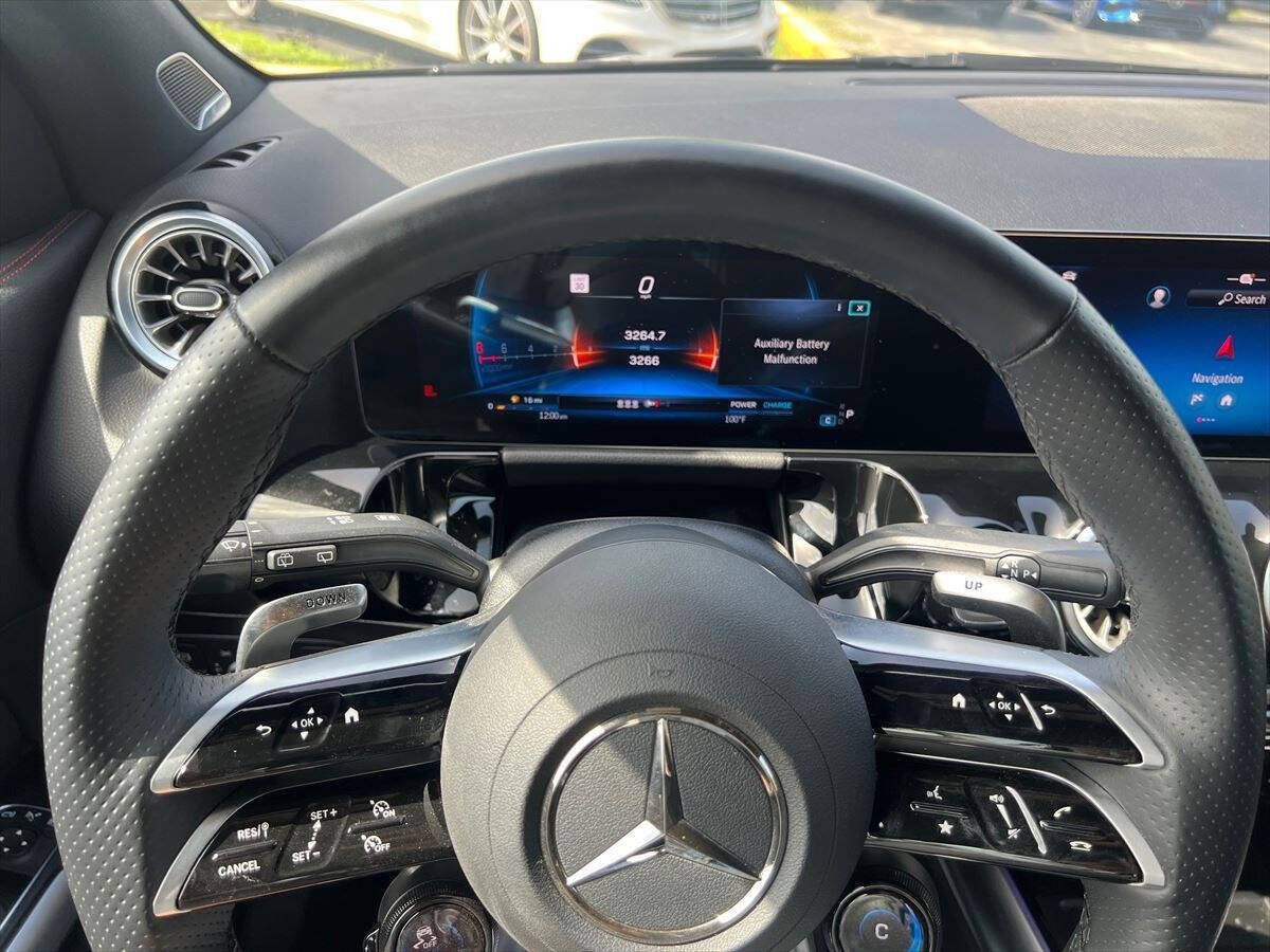 Used 2025 Mercedes-Benz GLA 35 AMG 4MATIC image 11