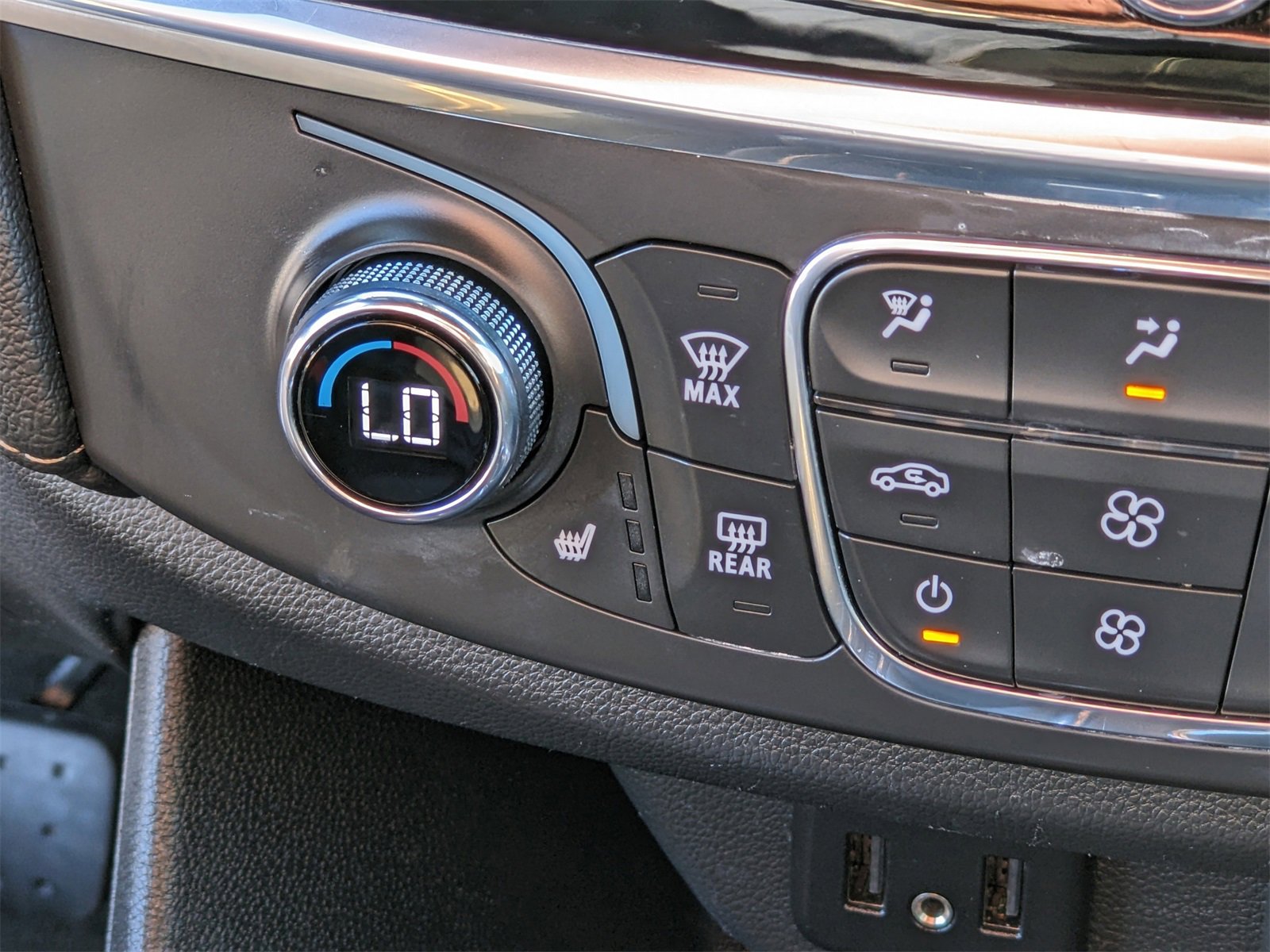 Used 2023 Chevrolet Traverse LT image 24