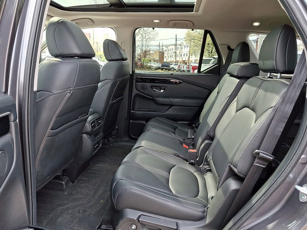 Used 2023 Honda Pilot Touring image 8