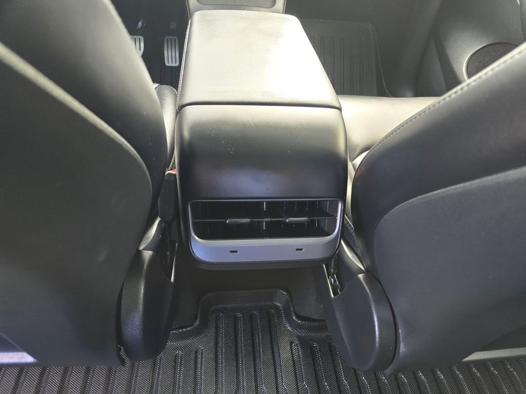 Used 2023 Tesla Model Y Performance image 22