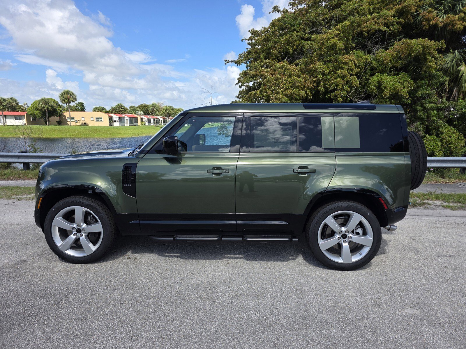 New 2026 Land Rover Defender 110 X-Dynamic SE AWD/4WD image 7