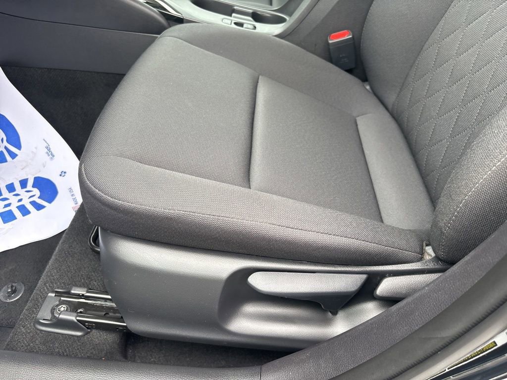 Used 2025 Toyota Corolla LE image 12