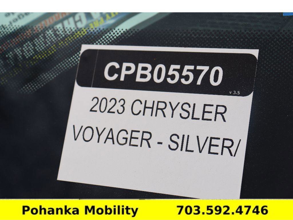 Used 2023 Chrysler Voyager LX image 35