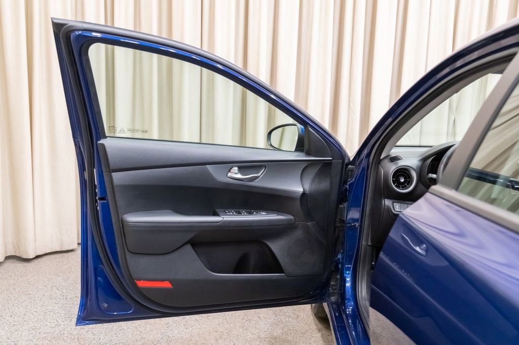 Used 2019 Kia Forte LXS image 8