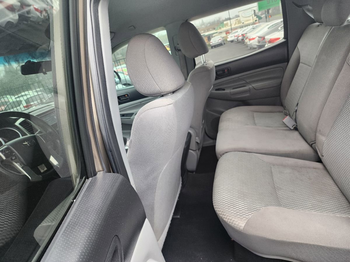 Used 2014 Toyota Tacoma PreRunner w/ SR5 Package image 9