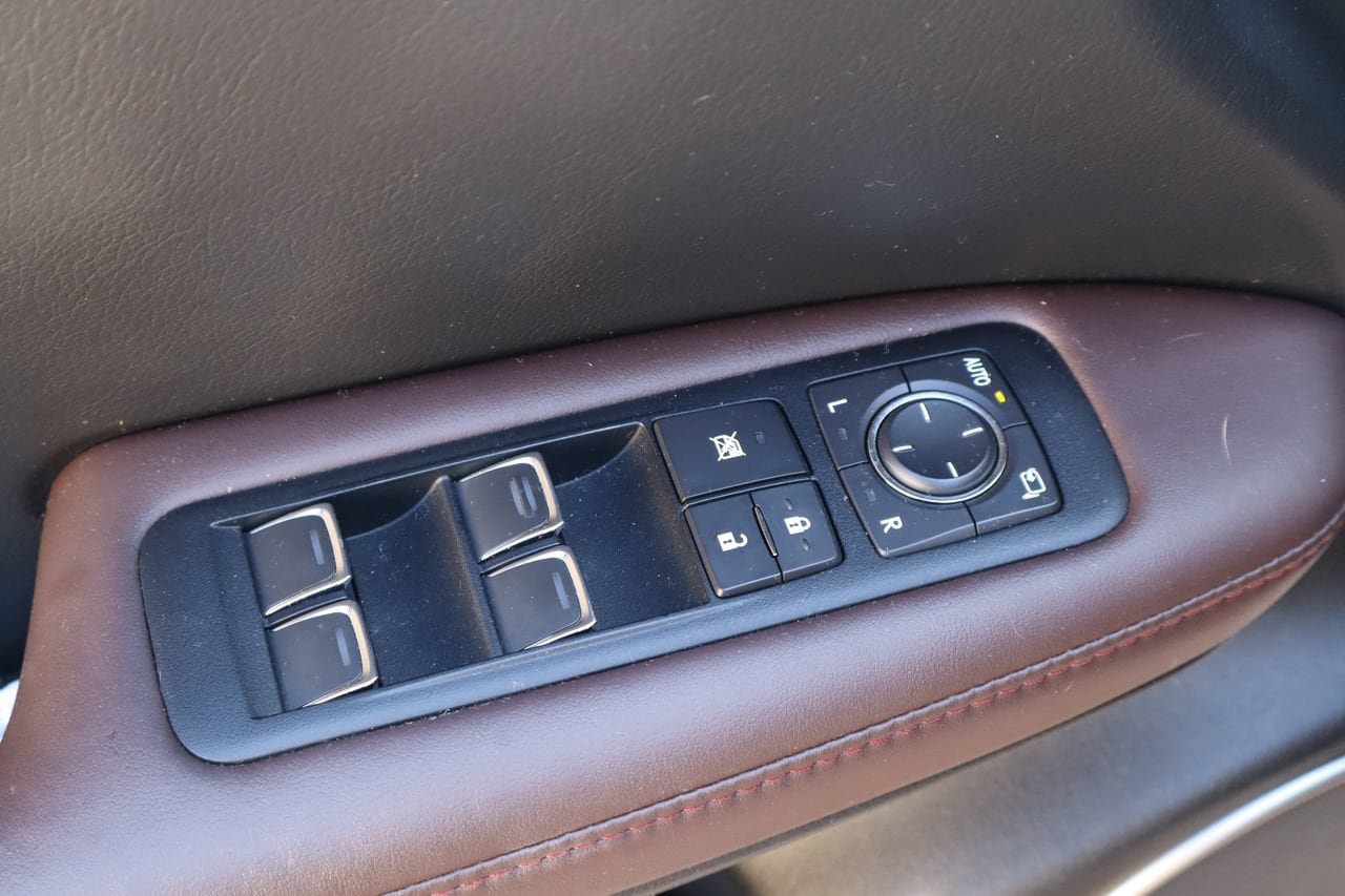 Used 2017 Lexus RX 450h AWD w/ Luxury Package image 22