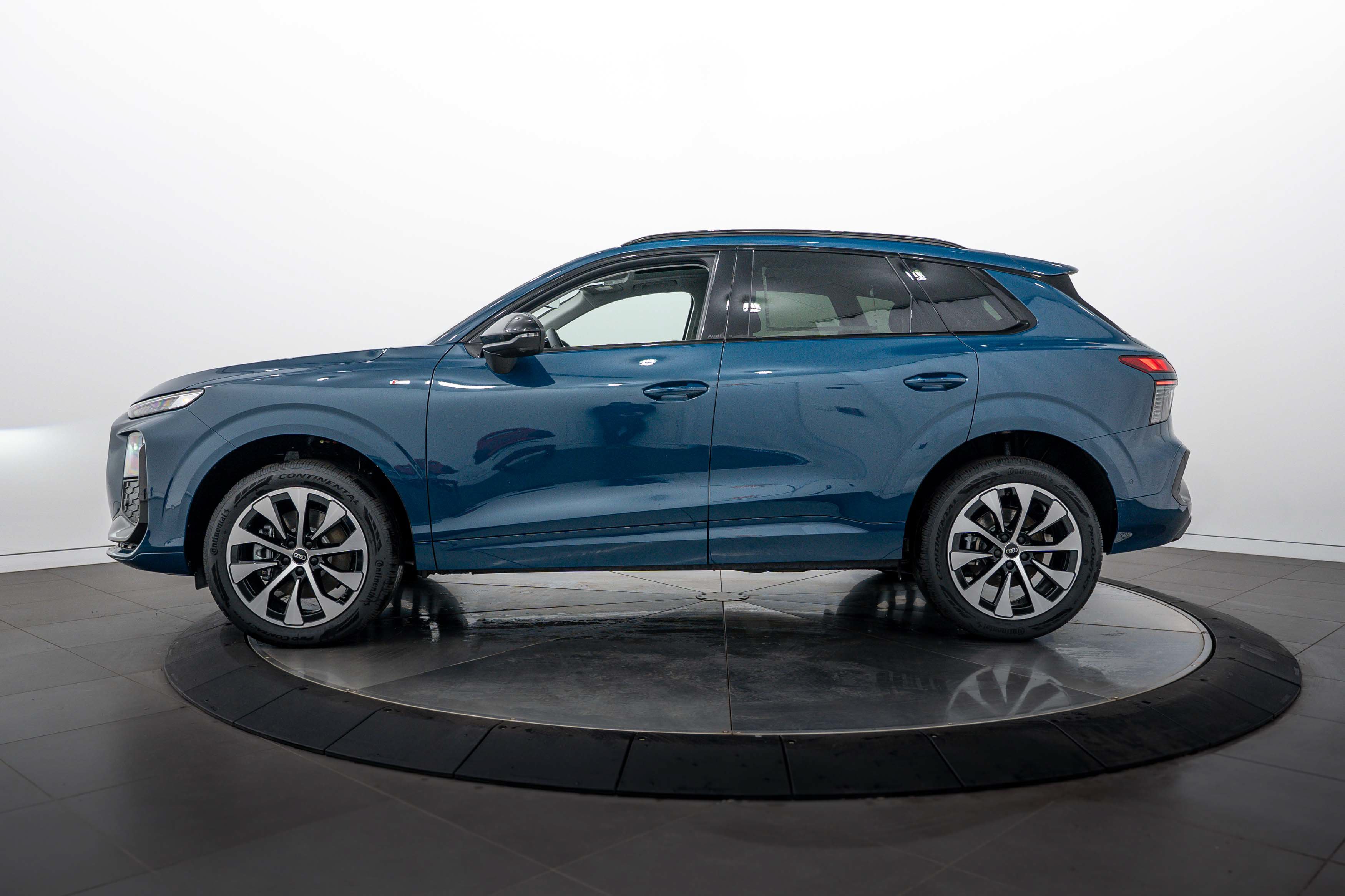 New 2026 Audi Q3 quattro 2.0T AWD/4WD image 6