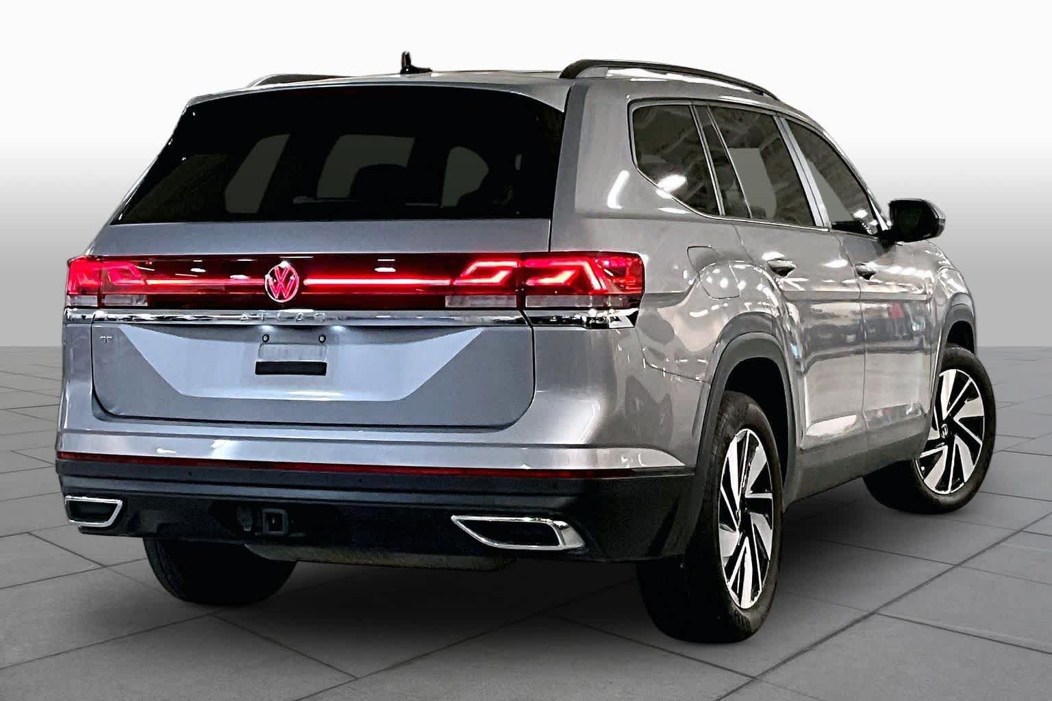 Used 2024 Volkswagen Atlas SE FWD image 13