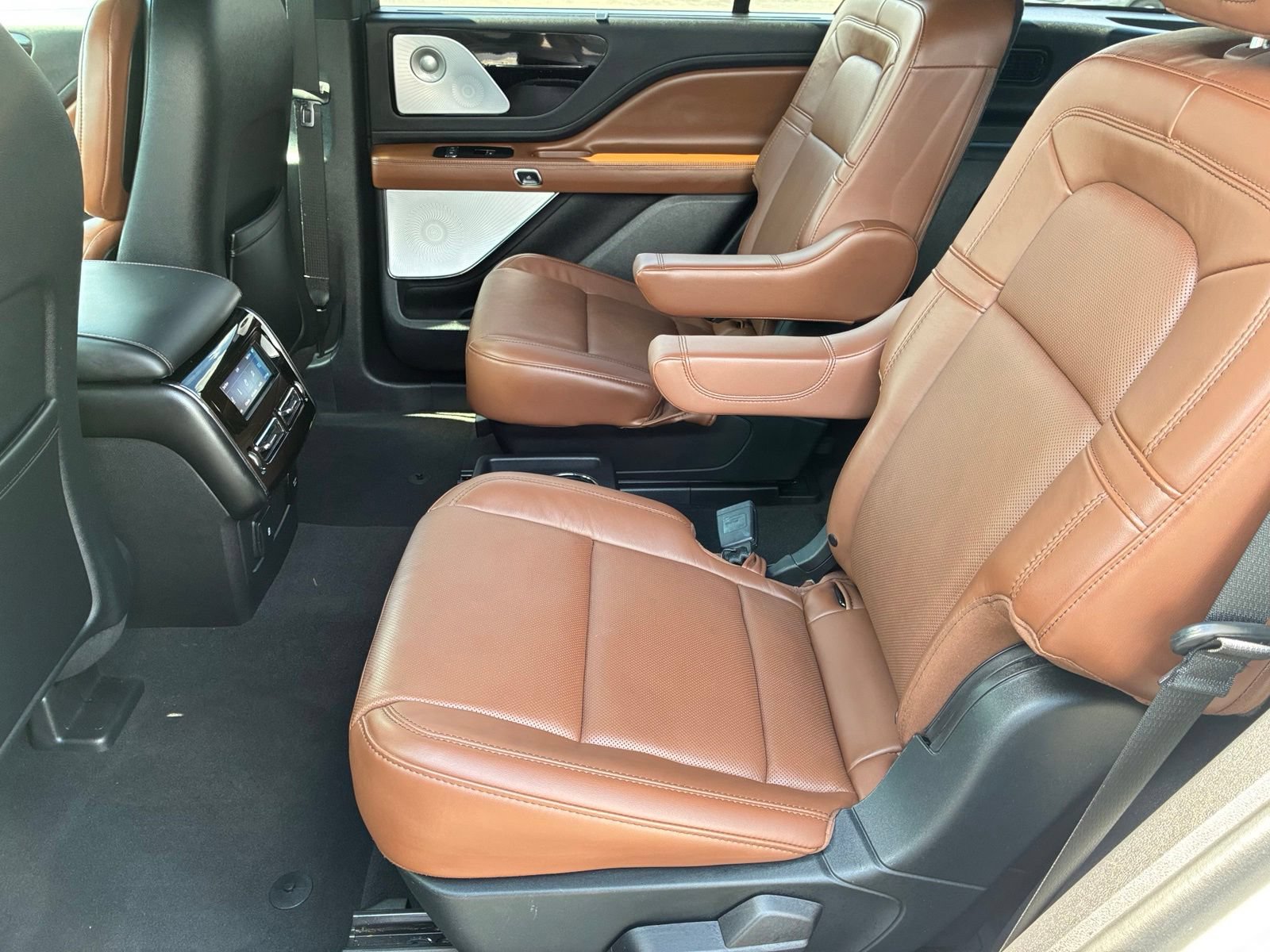 Used 2021 Lincoln Aviator Reserve w/ Equipment Group 201A RWD image 13