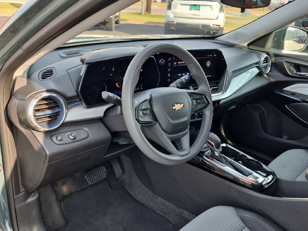 Certified 2025 Chevrolet Trax LT FWD image 9