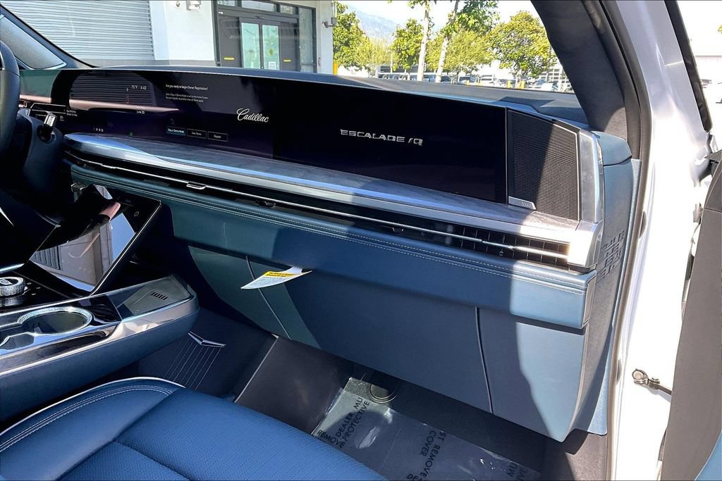 New 2026 Cadillac Escalade IQ Luxury 2 w/ LPO, Floor Liner Package AWD/4WD image 31