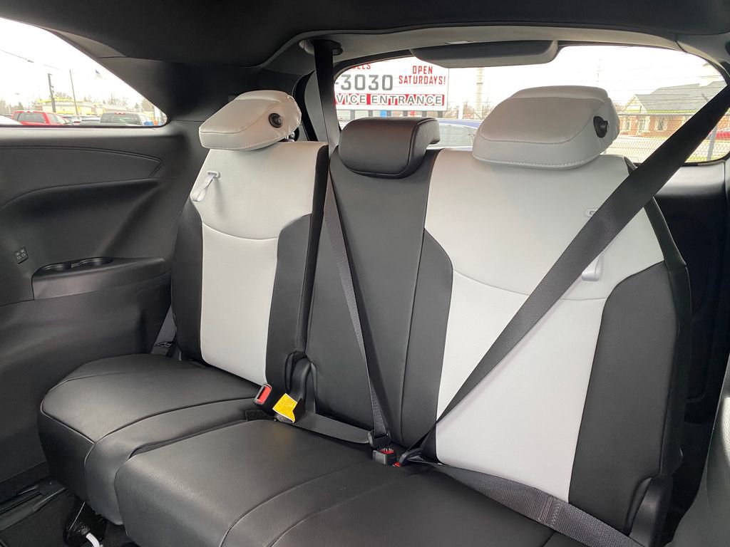 Used 2025 Toyota Sienna XSE image 17