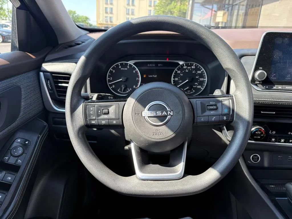 Used 2023 Nissan Rogue SV AWD/4WD image 13