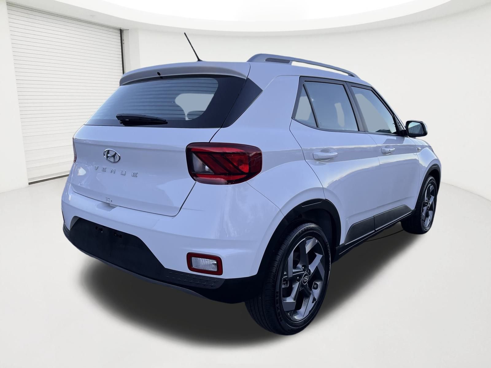 Used 2025 Hyundai Venue SEL image 4