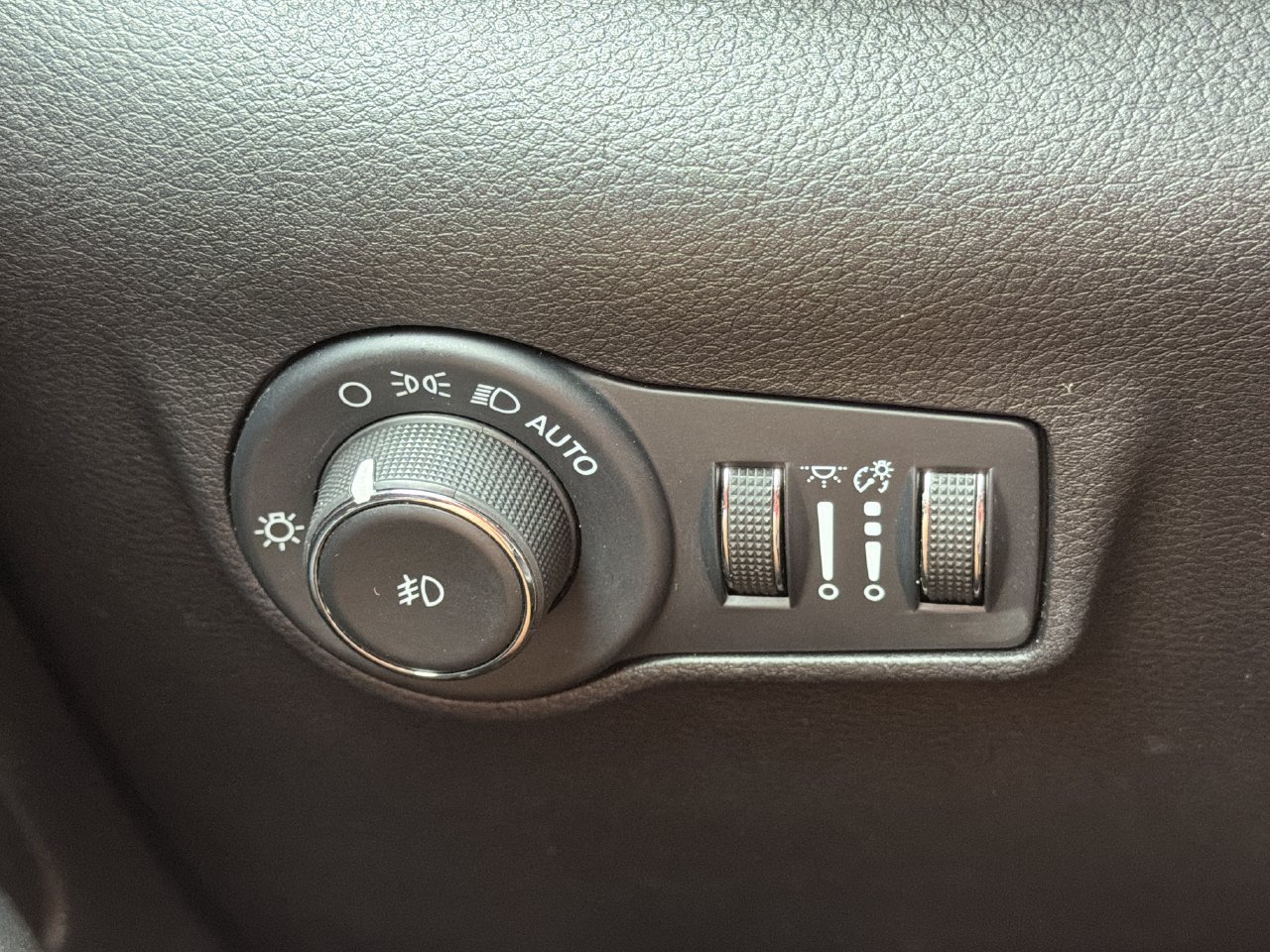 Used 2024 Jeep Compass Trailhawk AWD/4WD image 15