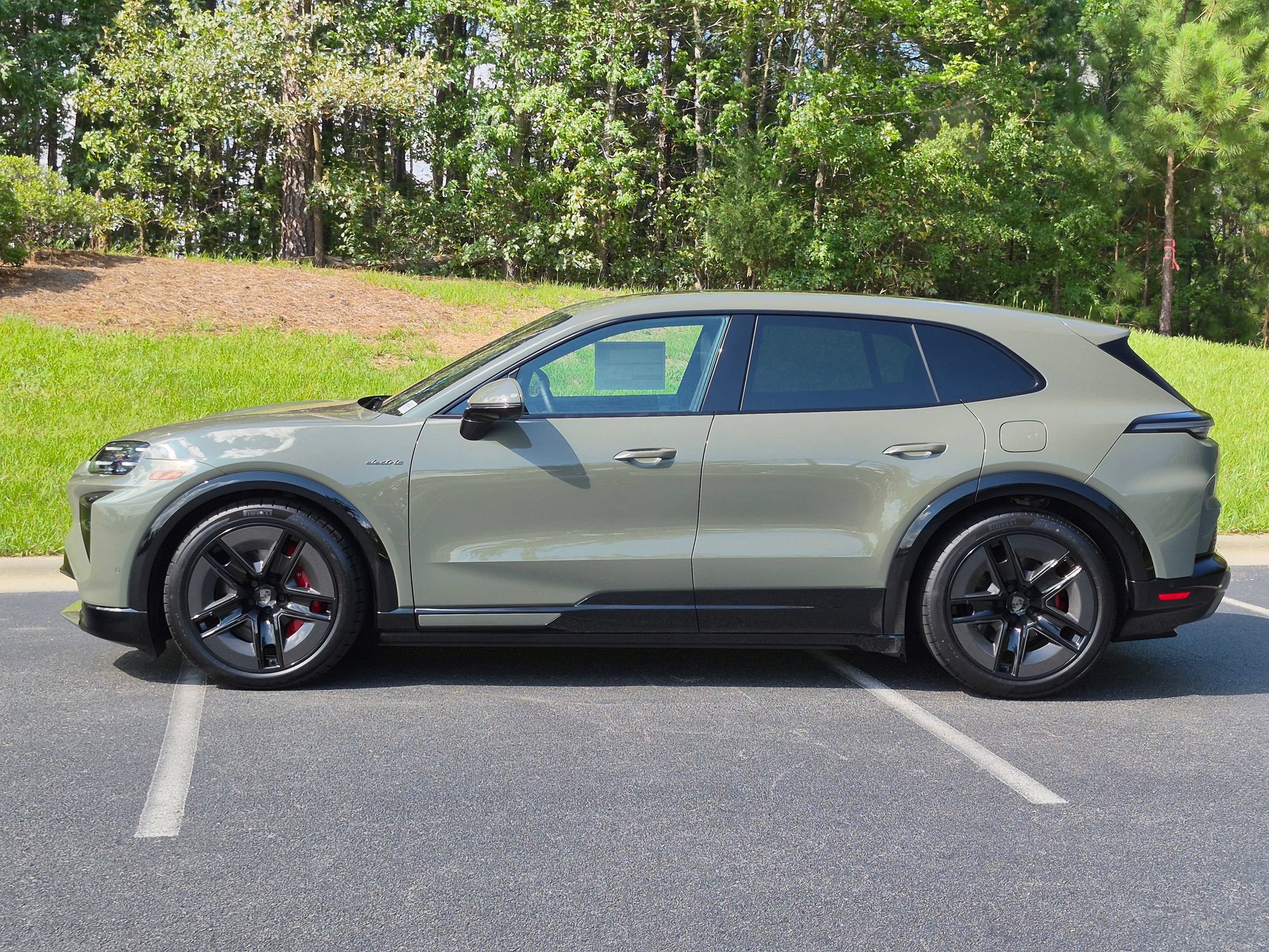 New 2026 Porsche Cayenne Turbo Electric AWD/4WD image 2