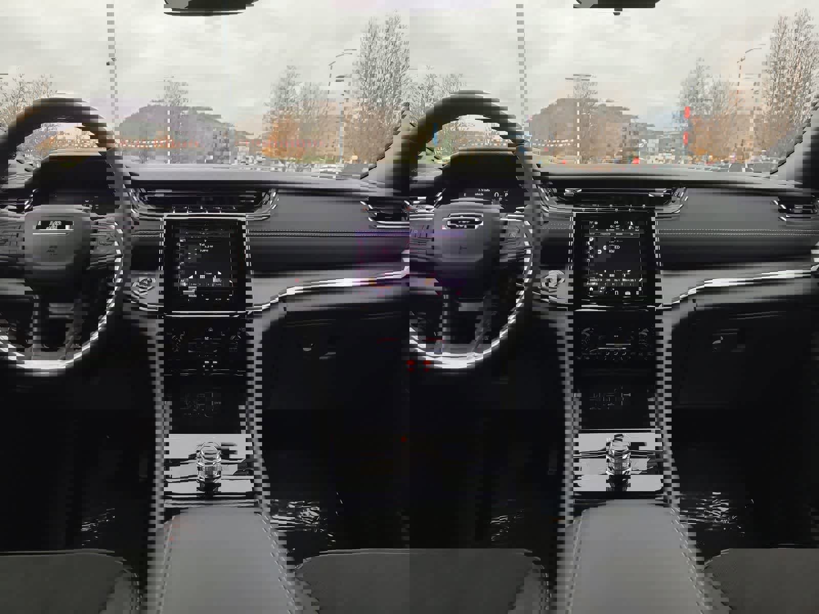 New 2025 Jeep Grand Cherokee Altitude image 18