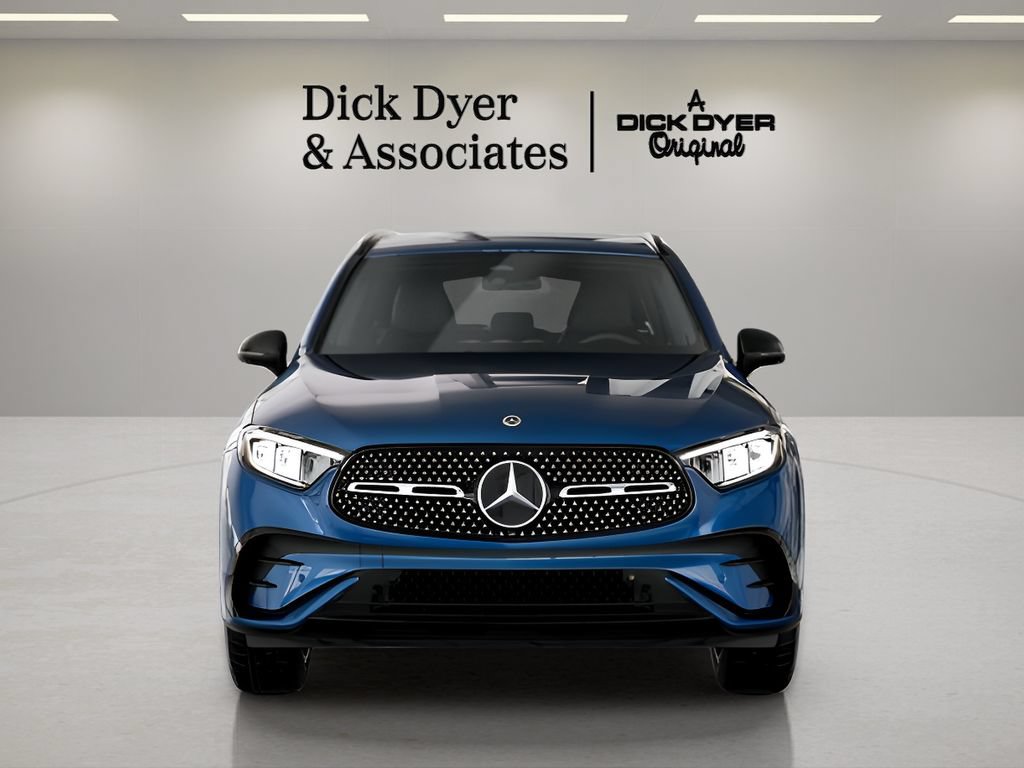 Used 2026 Mercedes-Benz GLC 300 image 2