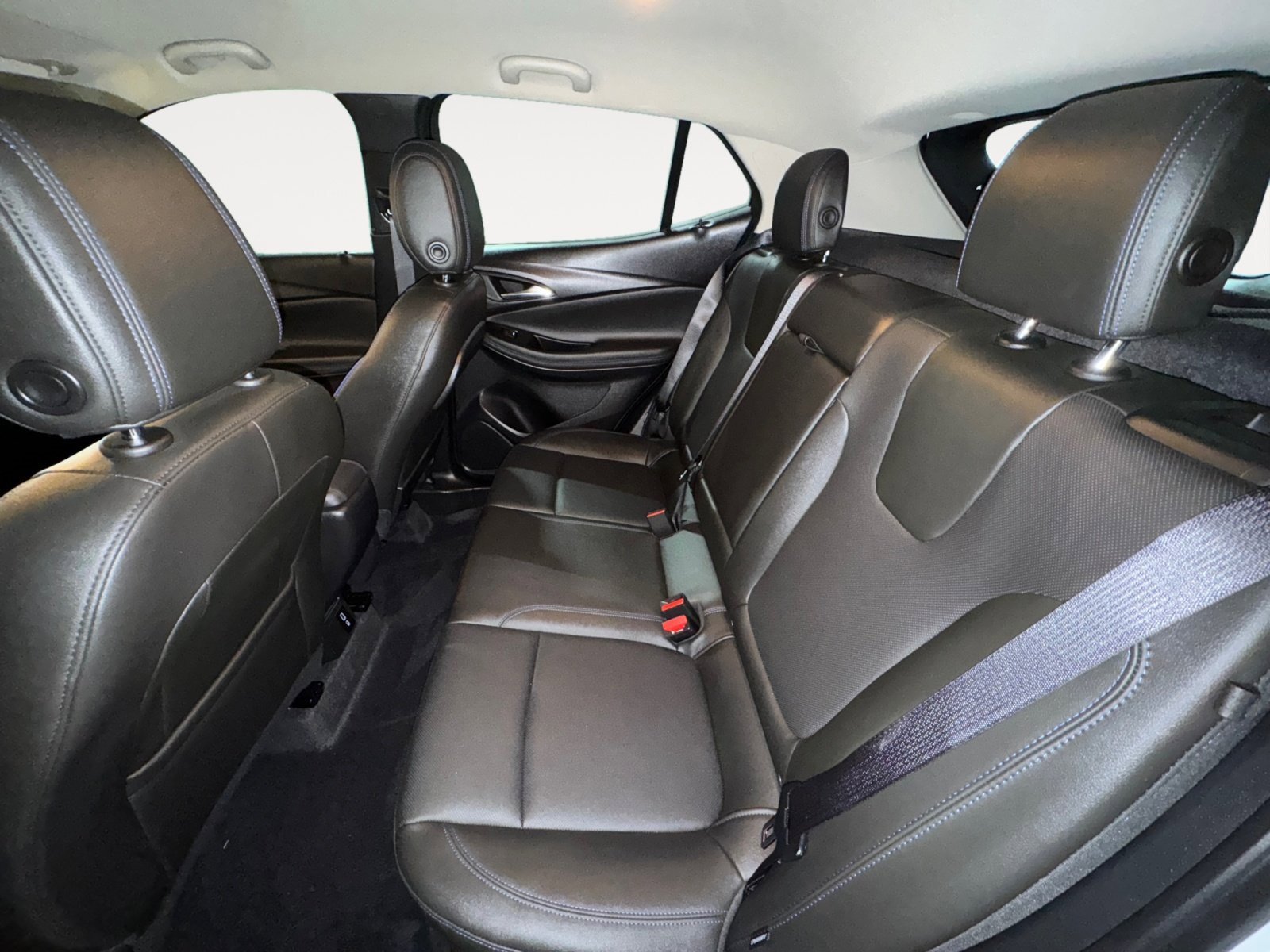 Used 2025 Buick Encore GX Sport Touring w/ Comfort Package image 6