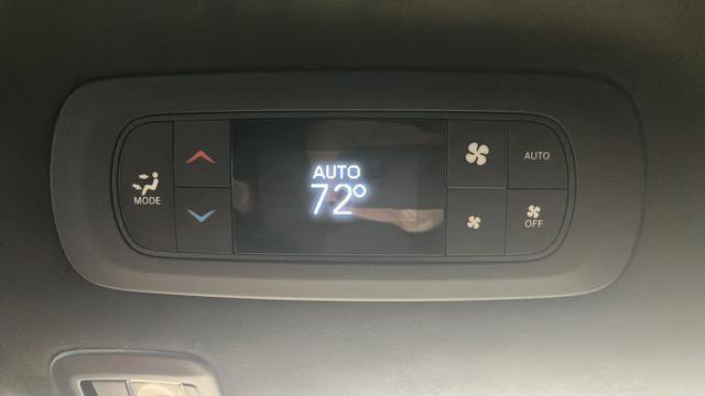 Used 2023 Chrysler Pacifica Pinnacle FWD image 38