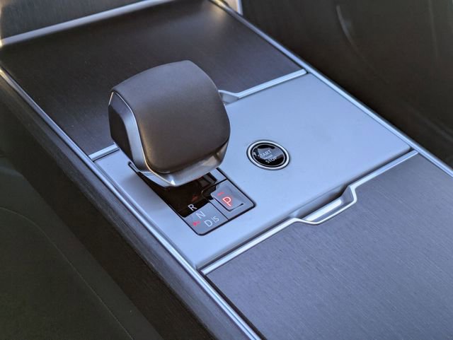 New 2026 Land Rover Range Rover SE image 9