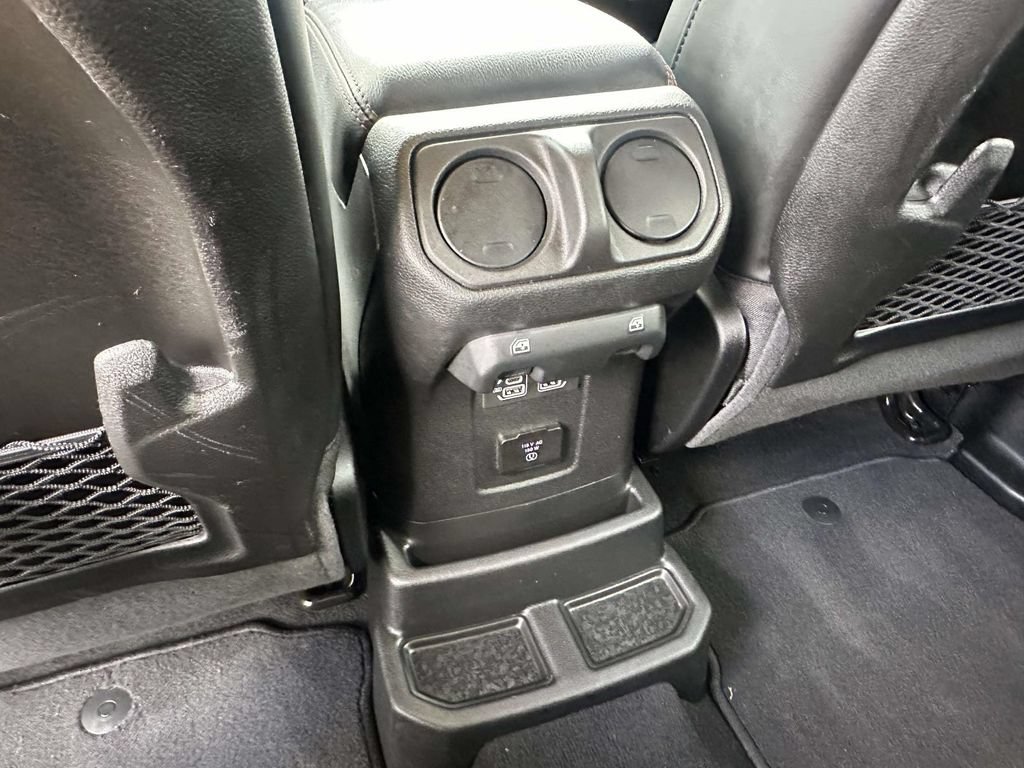 Used 2025 Jeep Wrangler Unlimited Rubicon AWD/4WD image 12