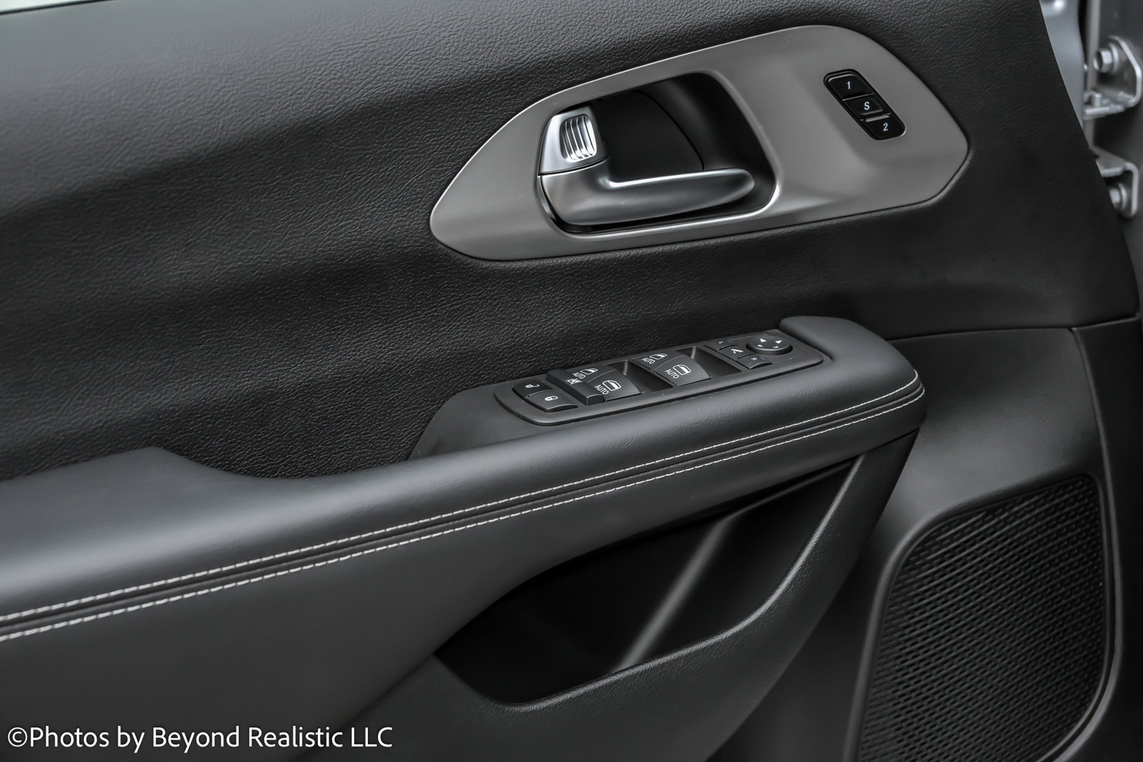 Used 2024 Chrysler Pacifica Limited w/ S Appearance Package image 23