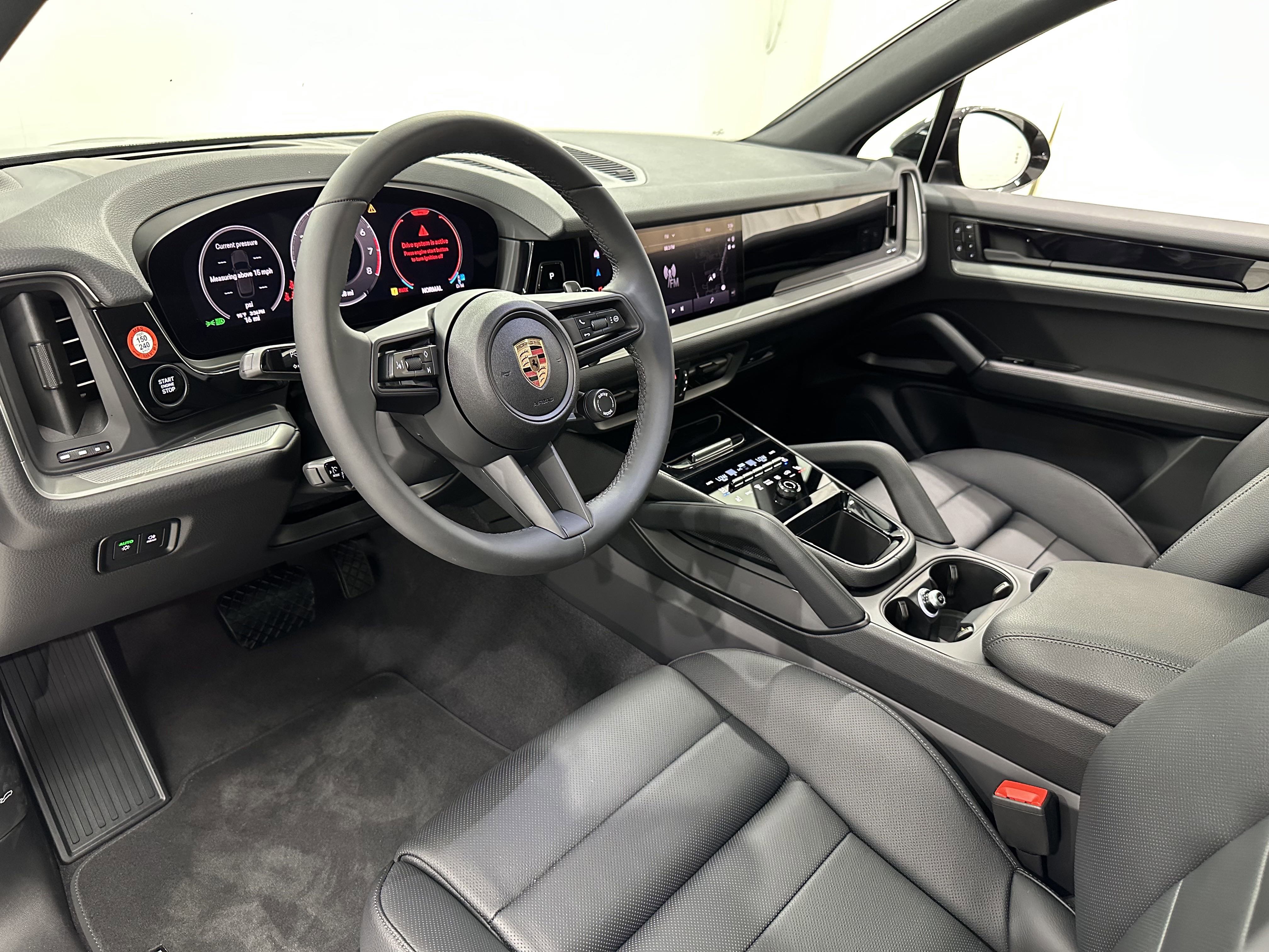 Certified 2025 Porsche Cayenne image 4