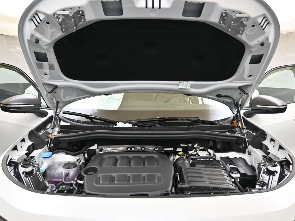 New 2026 Volkswagen Tiguan SE R-Line image 9