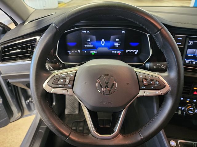 Used 2024 Volkswagen Jetta SE FWD image 19