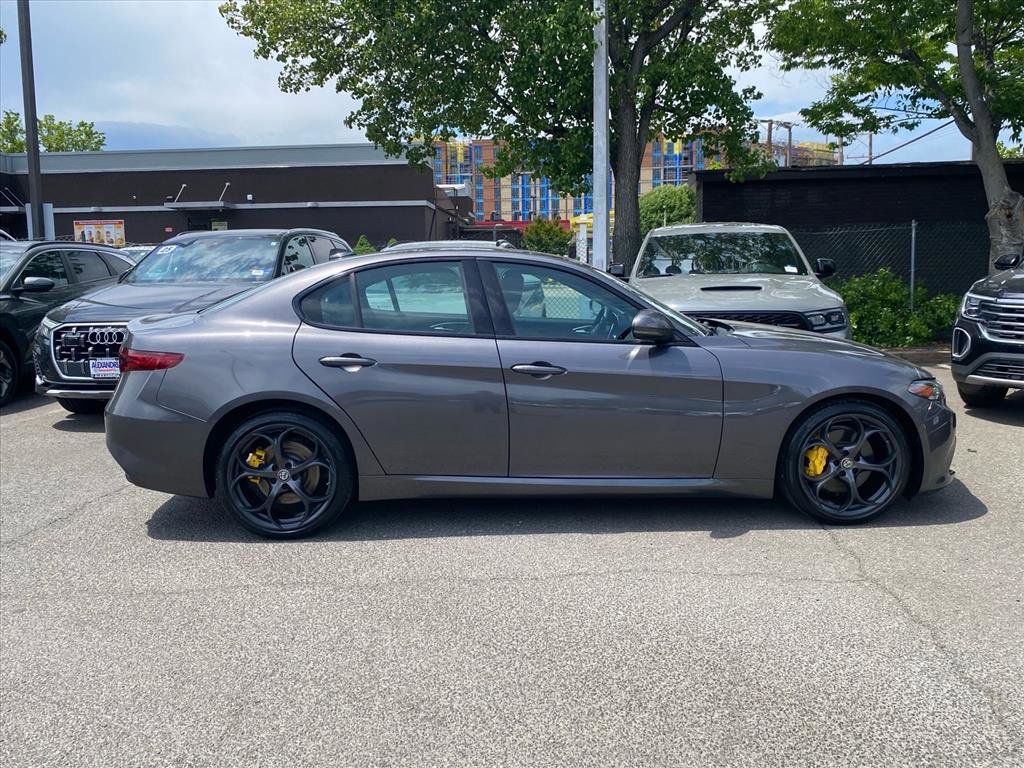Used 2019 Alfa Romeo Giulia Ti Sport w/ Quick Order Package 22S Sport AWD/4WD image 2
