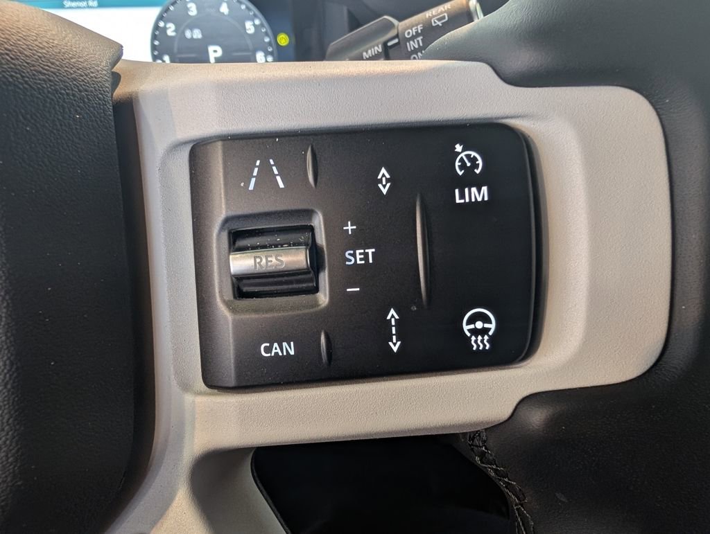 New 2026 Land Rover Defender 130 X-Dynamic SE image 17