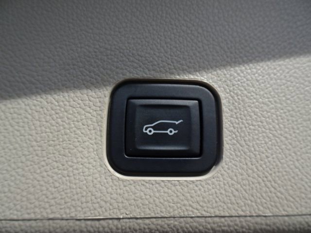 Used 2015 Cadillac SRX Luxury w/ Driver Awareness Package image 30