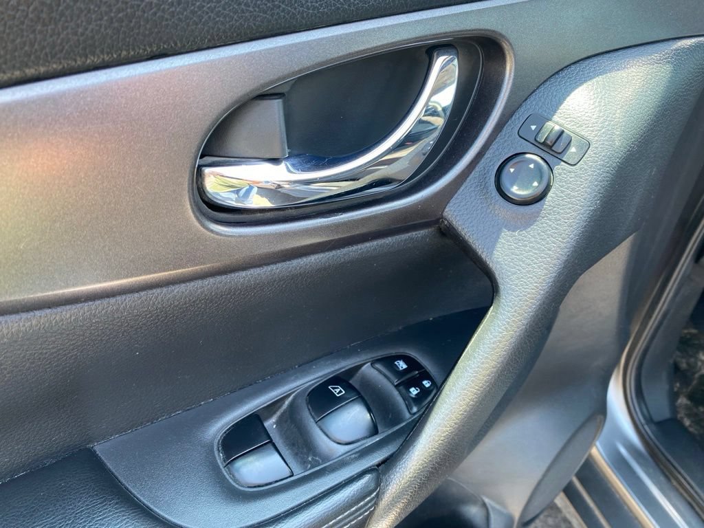 Used 2016 Nissan Rogue S AWD/4WD image 13