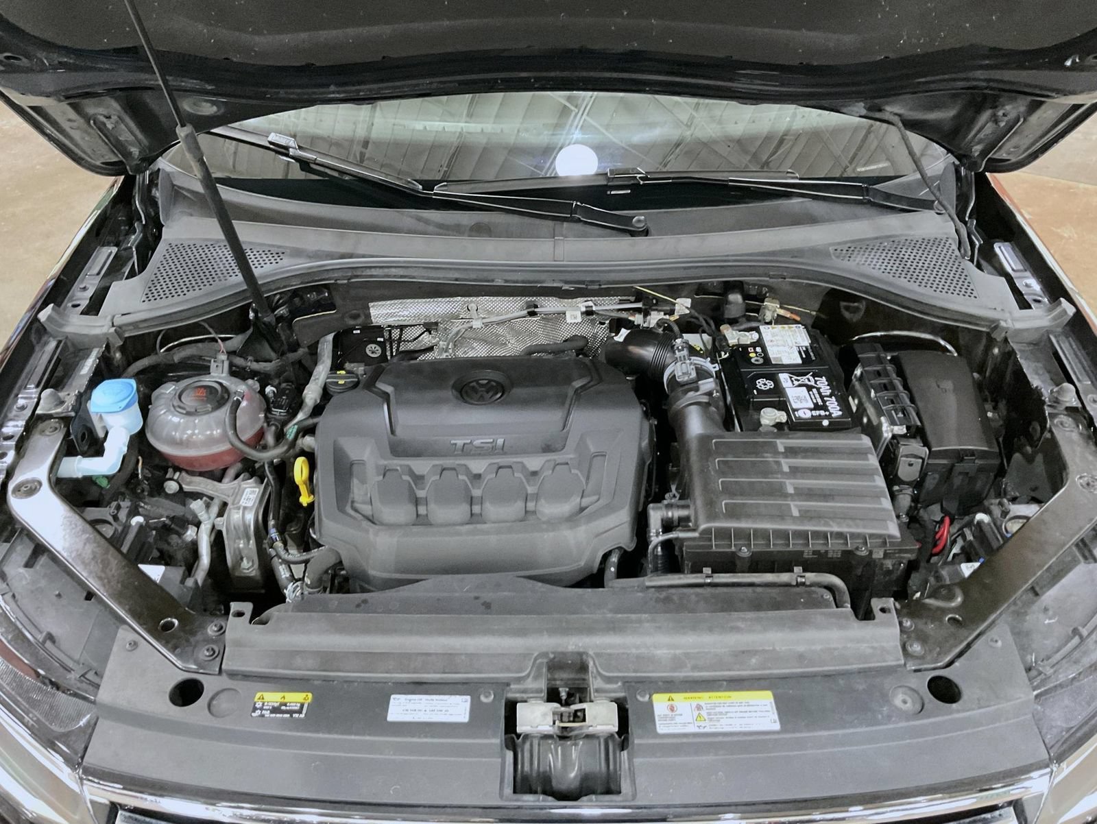 Used 2024 Volkswagen Tiguan SE AWD/4WD image 25