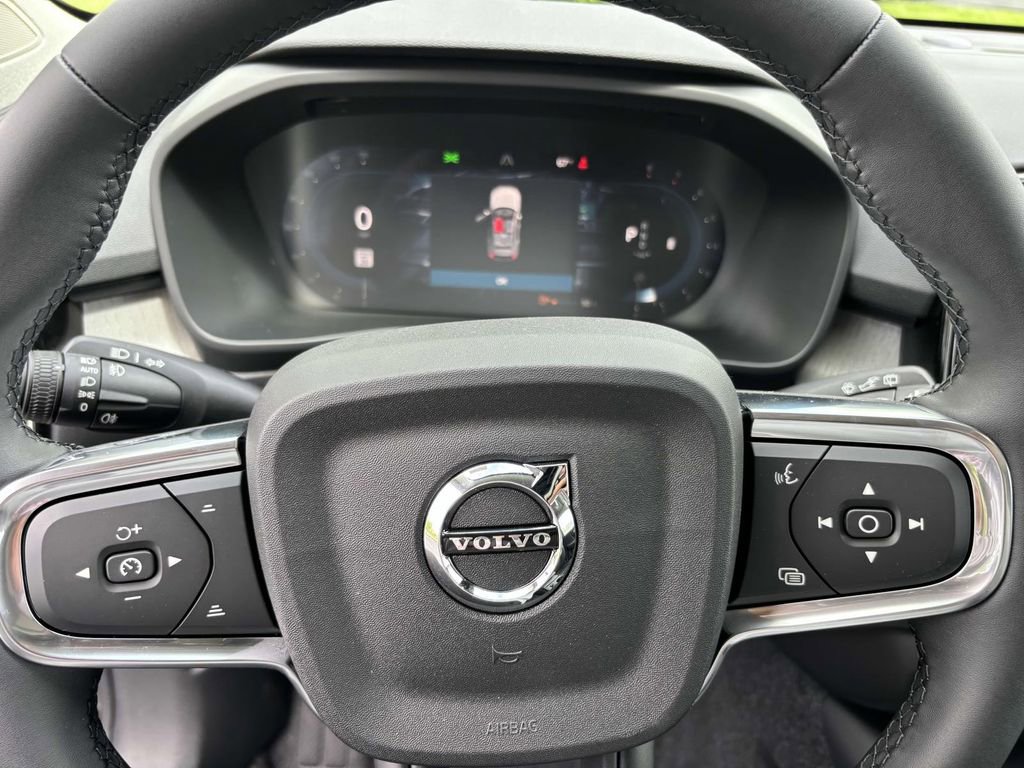New 2025 Volvo XC40 B5 Core w/ Protection Package Premier image 16