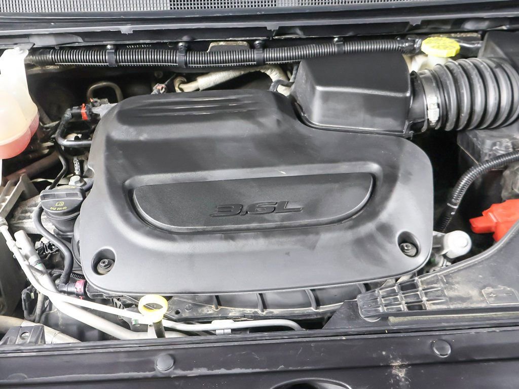 Used 2023 Chrysler Pacifica Touring-L image 21