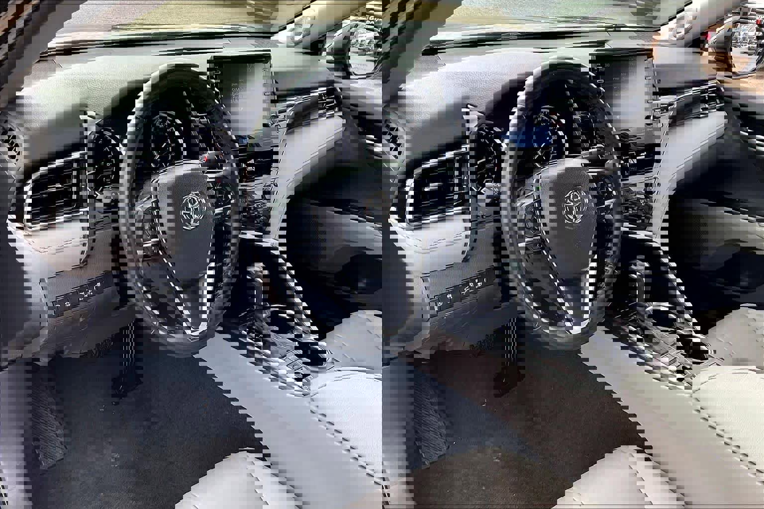 Used 2024 Toyota Camry XLE w/ Navigation Package image 18