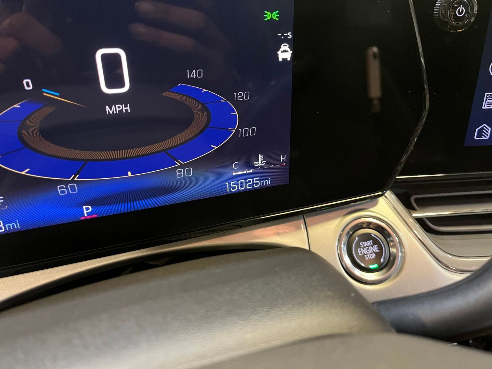 Used 2025 Chevrolet Trax LT image 39