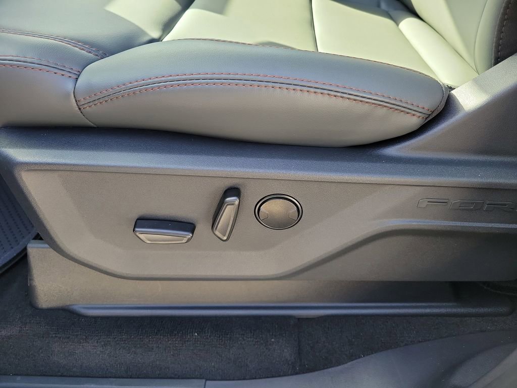 New 2025 Ford Expedition Active image 23