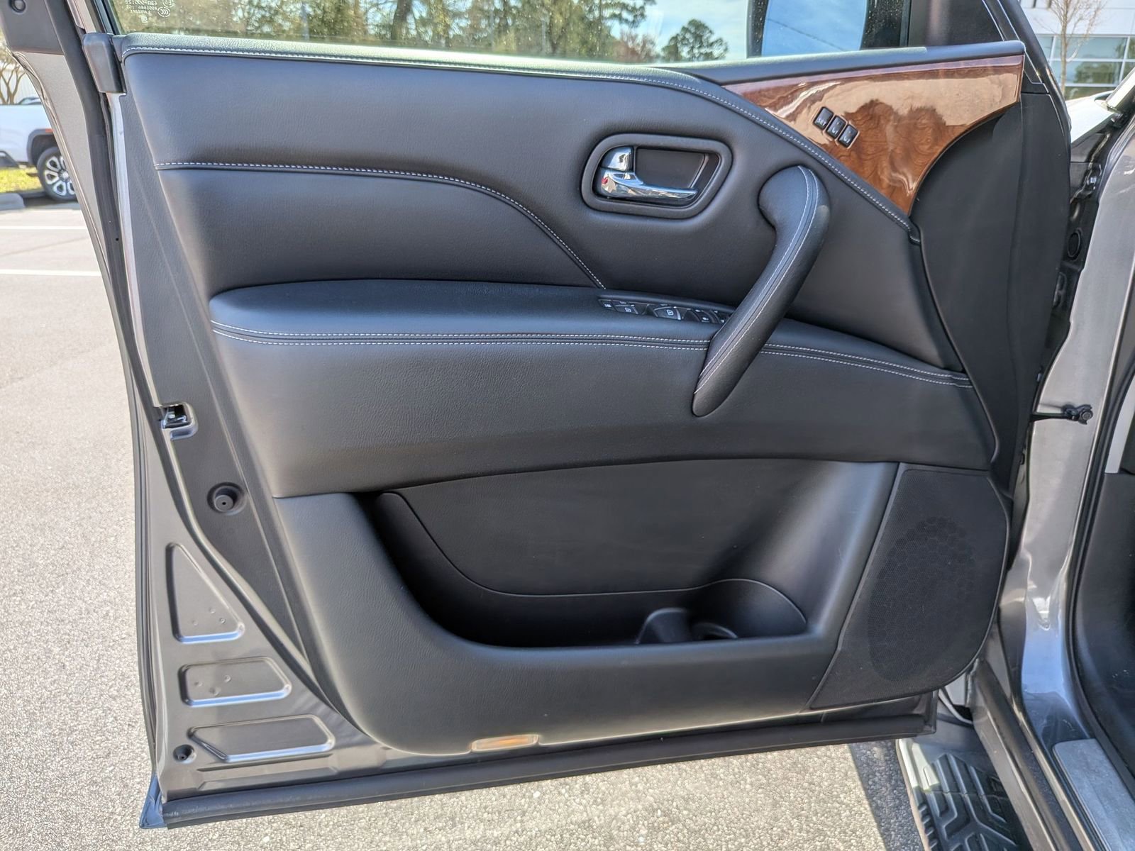 Used 2019 INFINITI QX80 Luxe w/ Proassist Package image 12