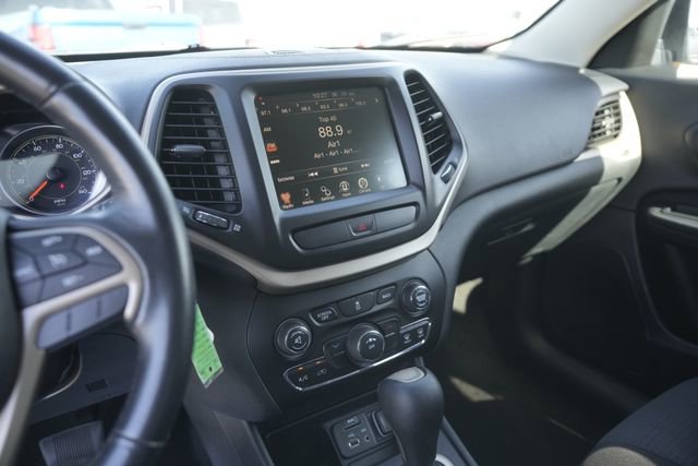 Used 2015 Jeep Cherokee Latitude image 25