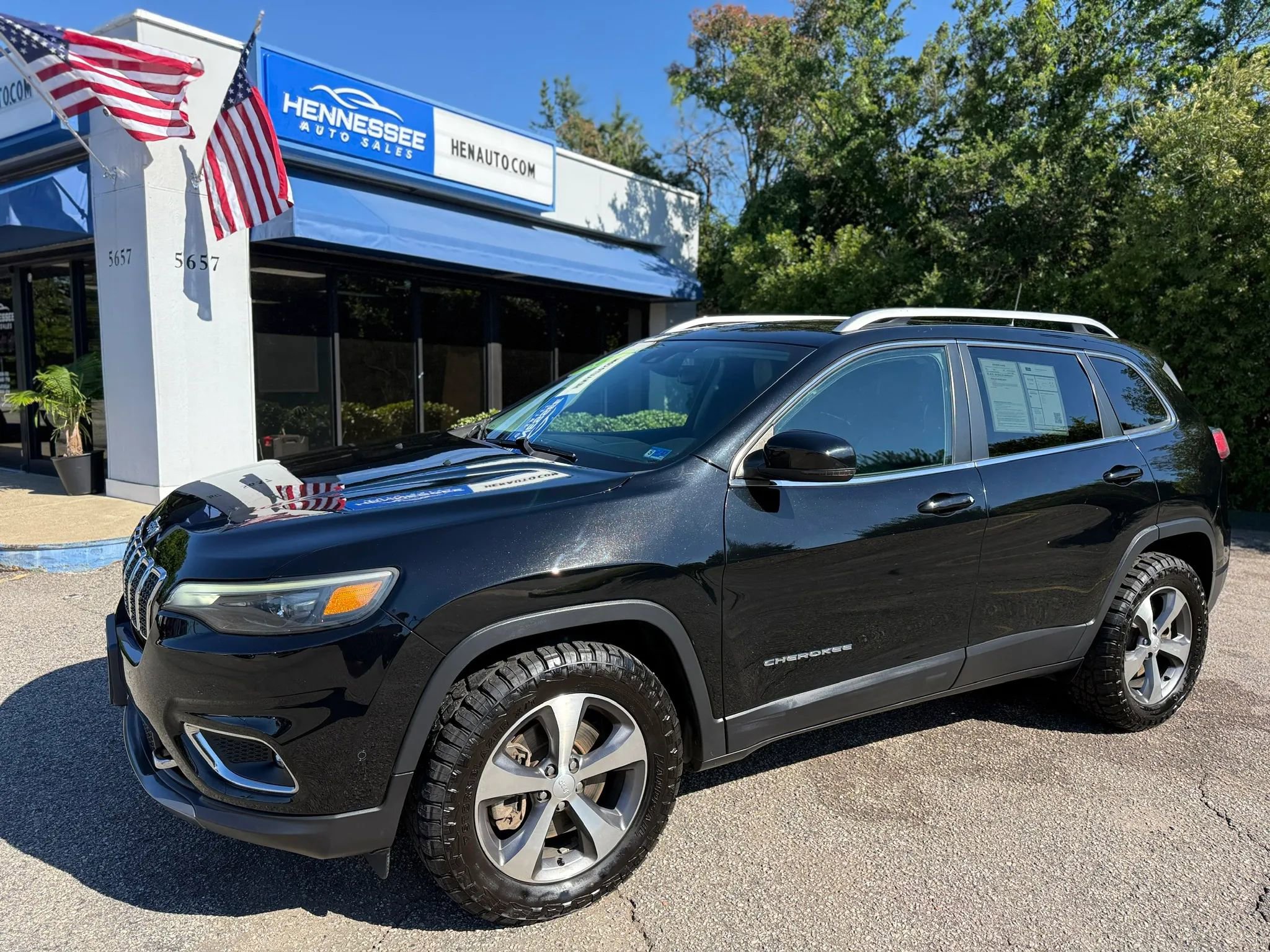 Used 2021 Jeep Cherokee Limited w/ Elite Package AWD/4WD image 25