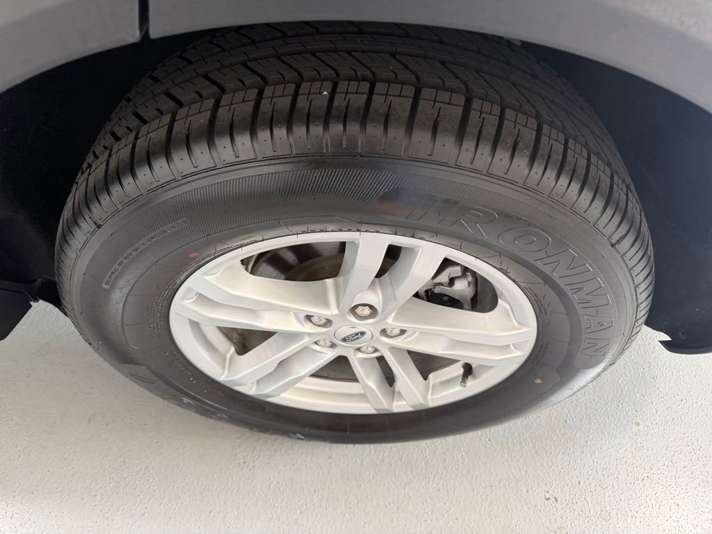 Used 2024 Ford Explorer XLT w/ Equipment Group 202A image 9