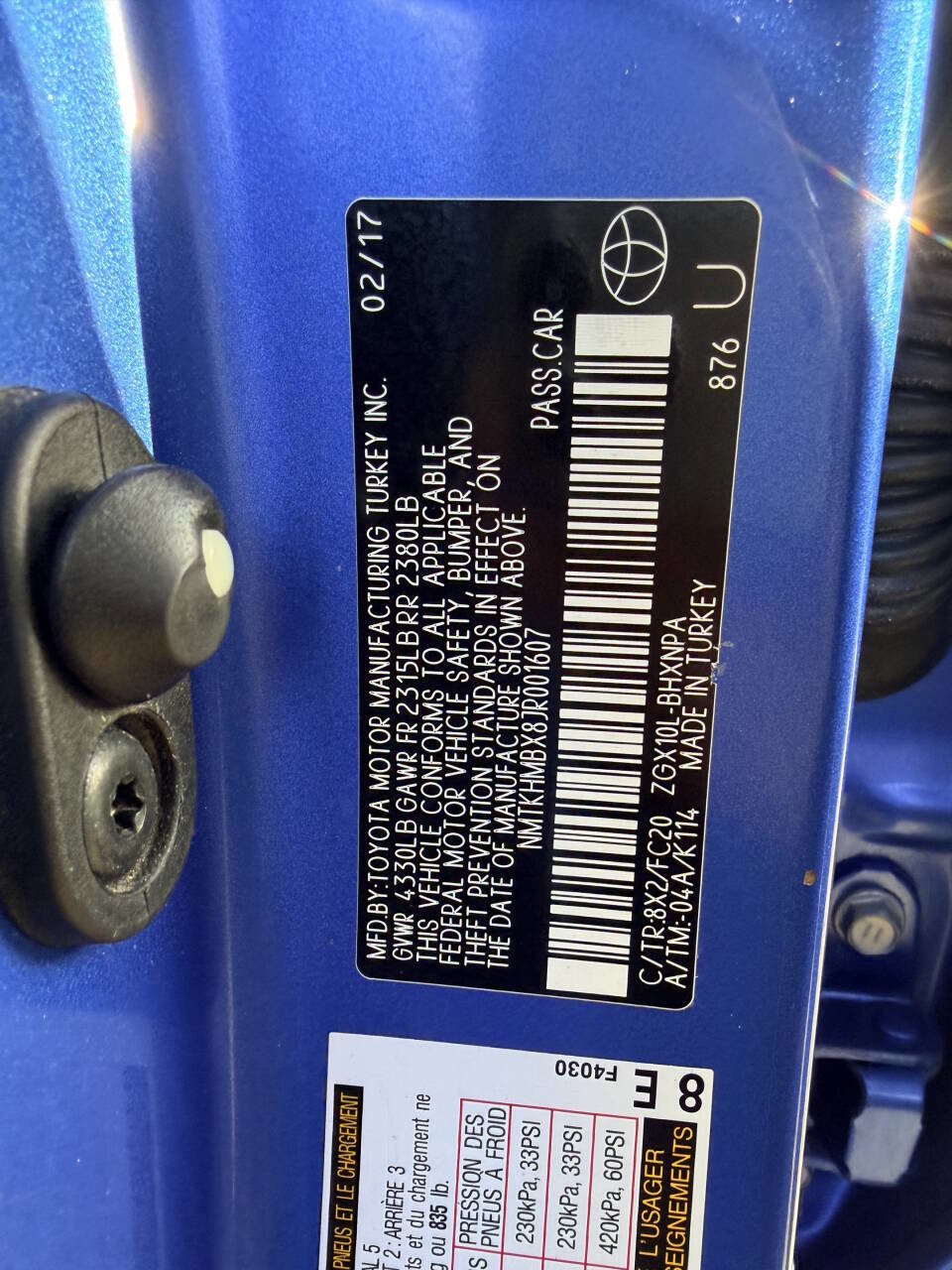 Used 2018 Toyota C-HR XLE 4dr Crossover image 45