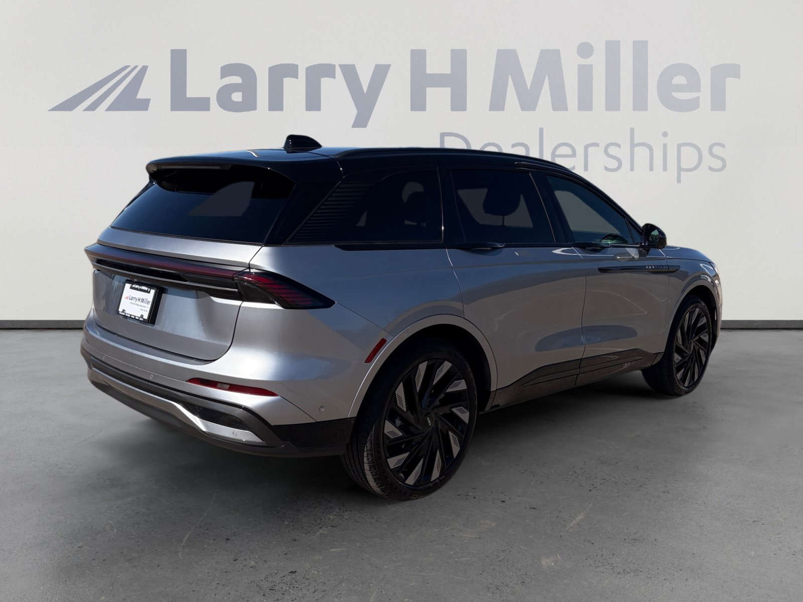 Used 2024 Lincoln Nautilus Reserve w/ Equipment Group 202A AWD/4WD image 6