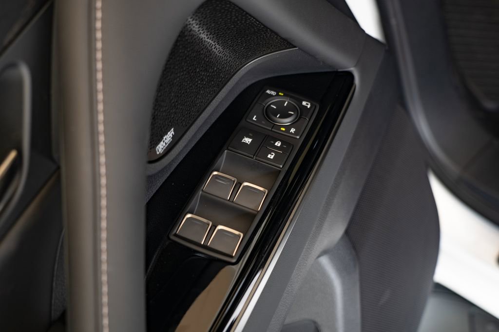 New 2026 Lexus LX 700h Luxury image 36