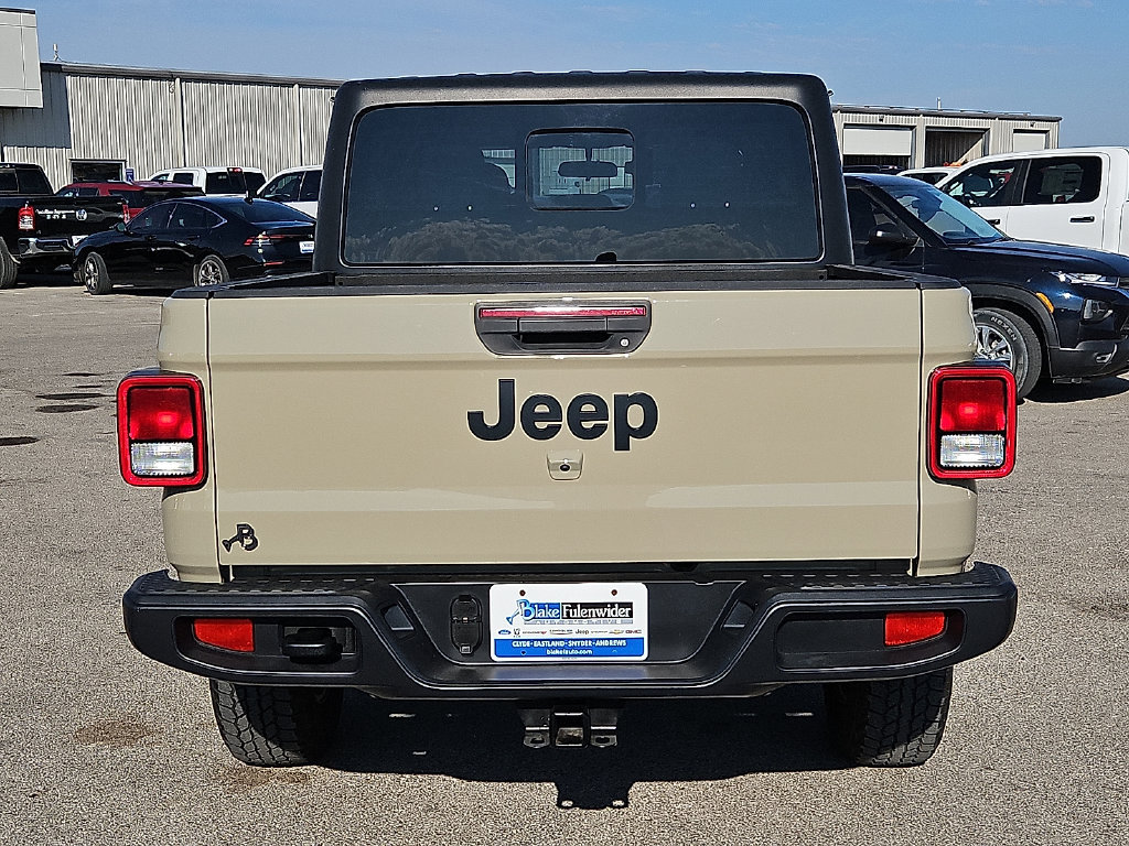 Used 2022 Jeep Gladiator Sport AWD/4WD image 6